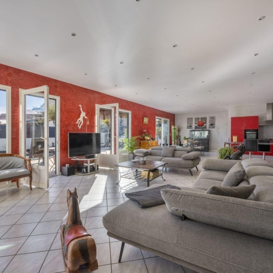  Annonces CROIXROUSSE : Maison / Villa | DECINES-CHARPIEU (69150) | 384 m2 | 790 000 &euro; 
