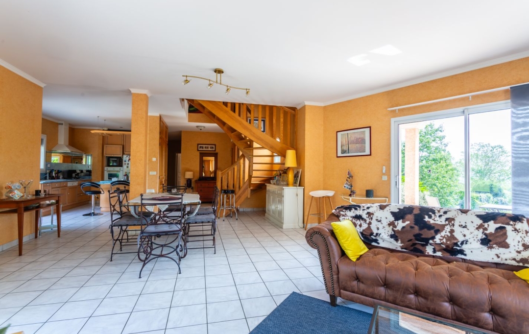 Annonces CROIXROUSSE : Maison / Villa | FLEURIEUX-SUR-L'ARBRESLE (69210) | 134 m2 | 690 000 &euro; 