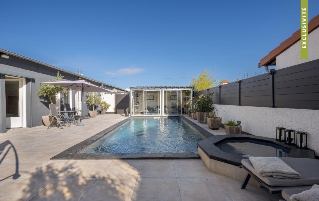 Annonces CROIXROUSSE : Maison / Villa | DECINES-CHARPIEU (69150) | 384 m2 | 790 000 &euro; 