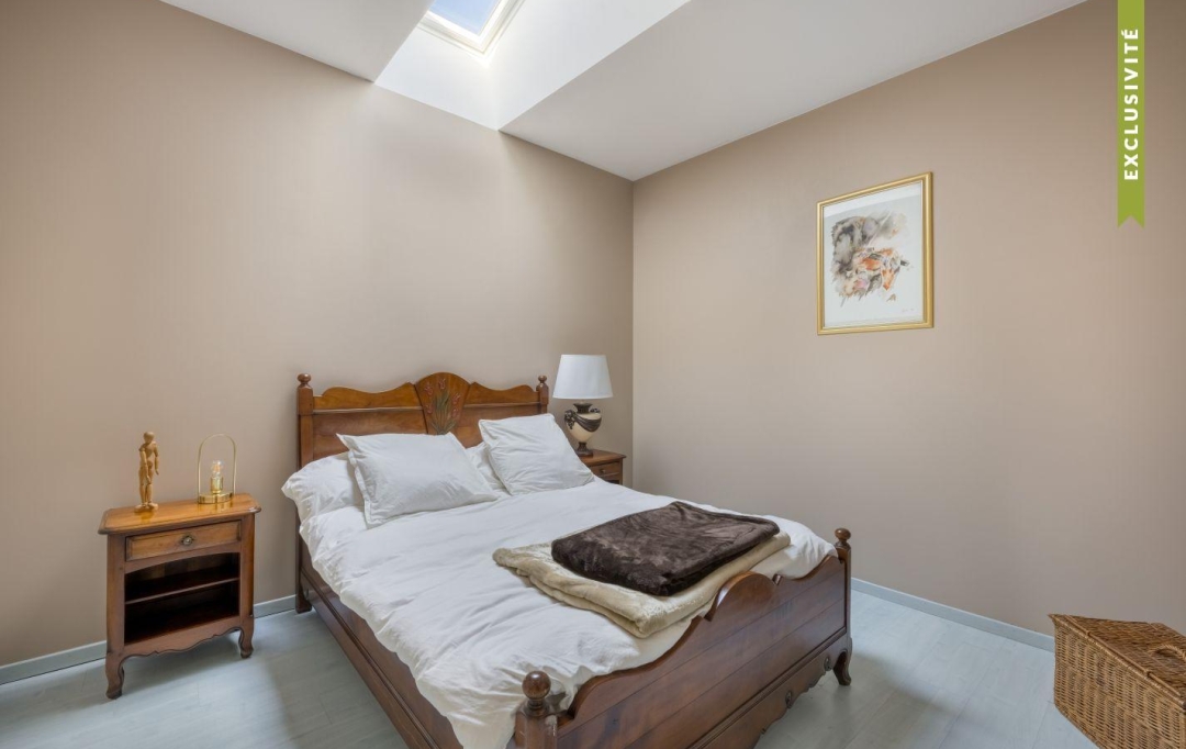 Annonces CROIXROUSSE : Maison / Villa | DECINES-CHARPIEU (69150) | 384 m2 | 790 000 &euro; 