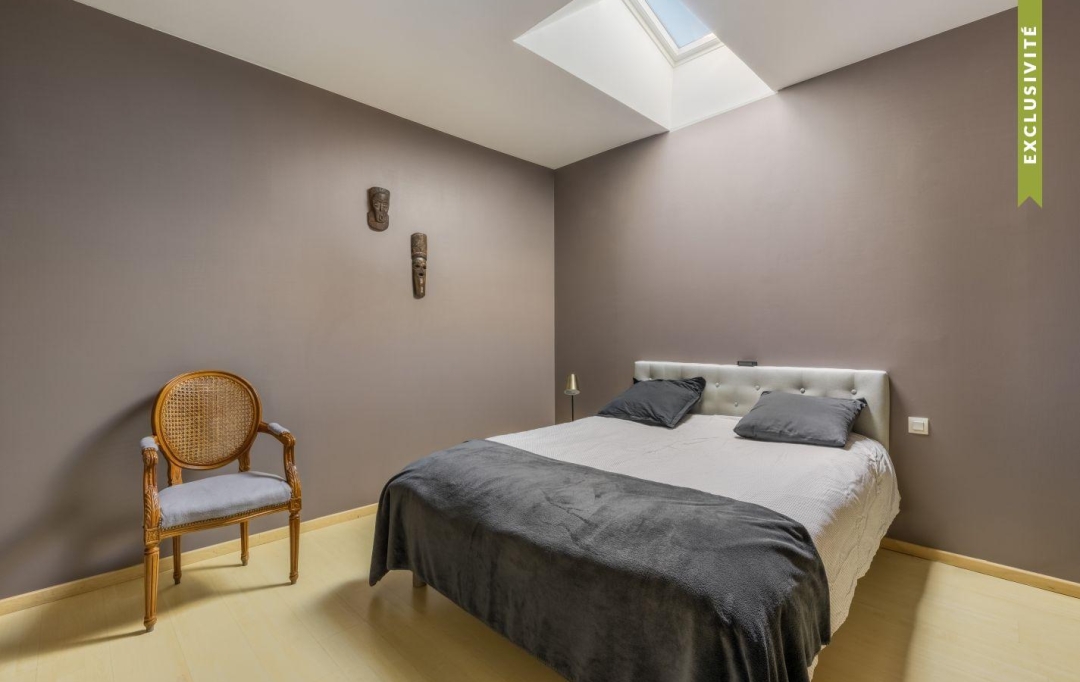 Annonces CROIXROUSSE : Maison / Villa | DECINES-CHARPIEU (69150) | 384 m2 | 790 000 &euro; 