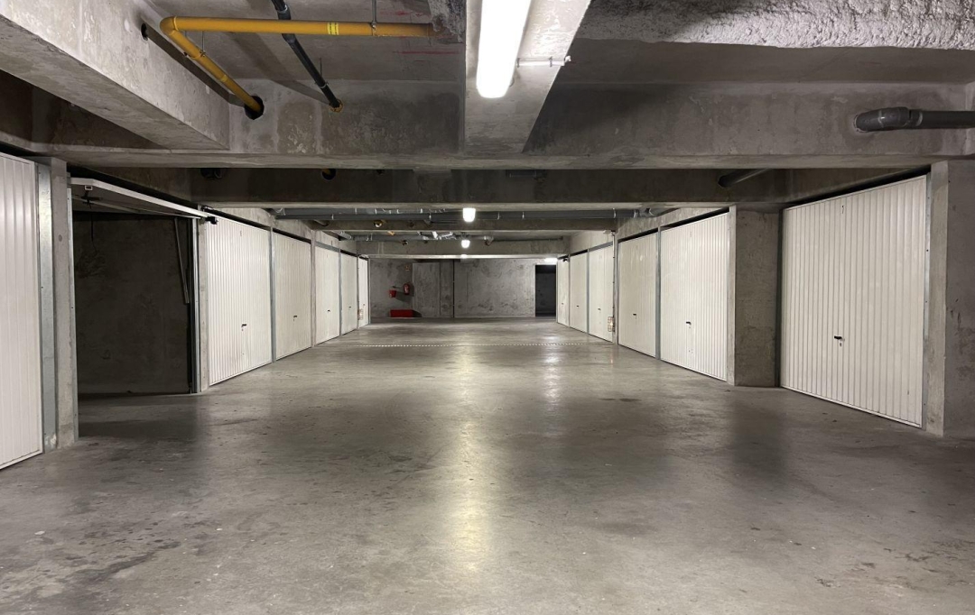 Annonces CROIXROUSSE : Garage / Parking | LYON (69008) | 16 m2 | 18 000 € 