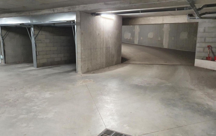 Annonces CROIXROUSSE : Garage / Parking | TASSIN-LA-DEMI-LUNE (69160) | 13 m2 | 20 000 € 